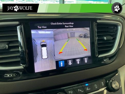 Used 2018 Chrysler Pacifica Touring-L Plus w/ Advanced Safetytec Group FWD image 17