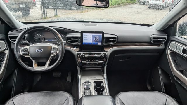 Used 2023 Ford Explorer Limited AWD/4WD image 2