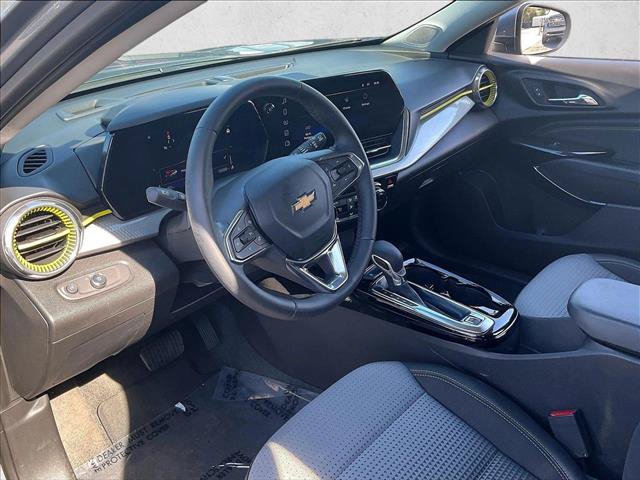 Used 2025 Chevrolet Trax LT w/ Driver Confidence Package FWD image 11