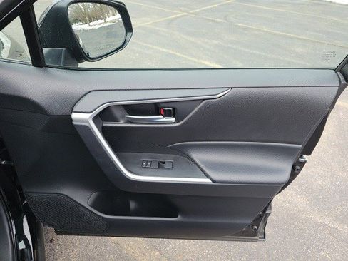 Used 2025 Toyota RAV4 XLE image 15