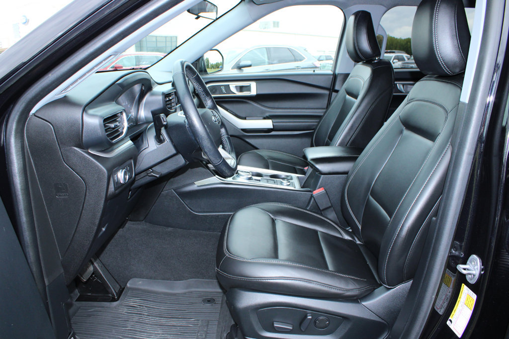 Used 2022 Ford Explorer XLT w/ Equipment Group 202A AWD/4WD image 36