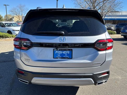 New 2025 Honda Pilot Touring image 5