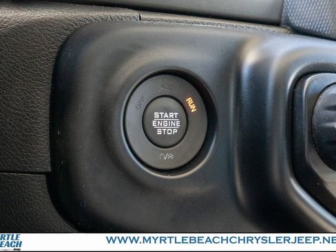 Certified 2023 Jeep Gladiator Sport image 28