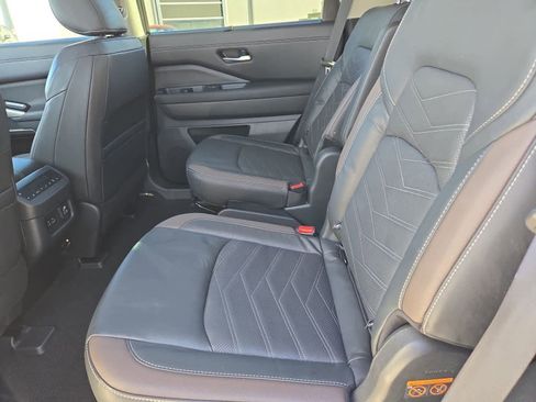 Used 2022 Nissan Pathfinder Platinum w/ Cargo Package image 19