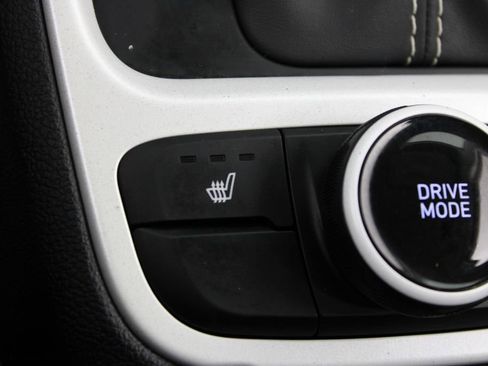 Certified 2023 Hyundai Venue Limited FWD image 25