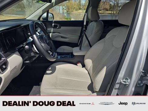 Used 2023 Kia Sorento EX AWD/4WD image 9