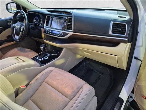 Used 2015 Toyota Highlander Limited Platinum AWD/4WD image 23