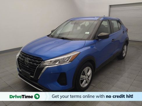 Used 2021 Nissan Kicks S image 1