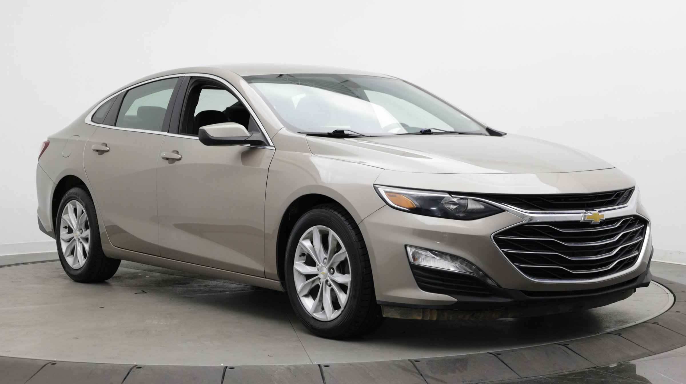 Used 2022 Chevrolet Malibu LT FWD image 3