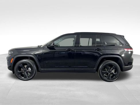 Used 2023 Jeep Grand Cherokee Altitude AWD/4WD image 16