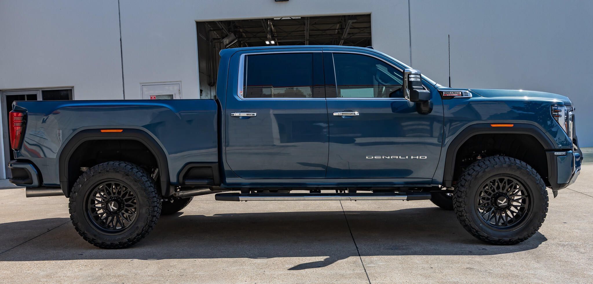 Used 2026 GMC Sierra 2500 Denali w/ Denali Reserve Package AWD/4WD image 11