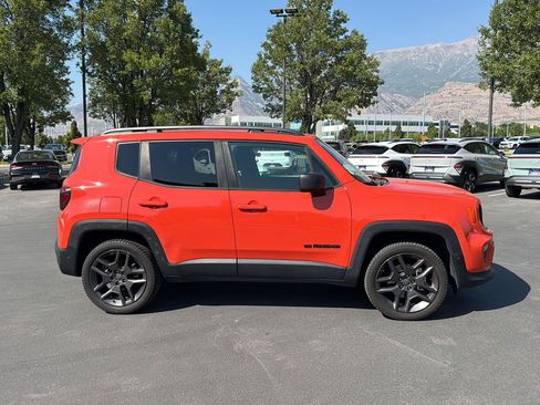 Used 2021 Jeep Renegade Latitude w/ Luxury Group II AWD/4WD image 8
