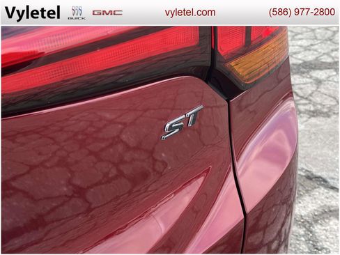 Used 2023 Buick Encore GX Select w/ Sport Touring Package image 9