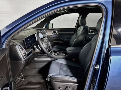 Certified 2025 Kia Sorento SX Prestige AWD/4WD image 12