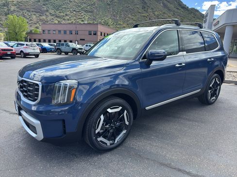 Used 2025 Kia Telluride S AWD/4WD image 3