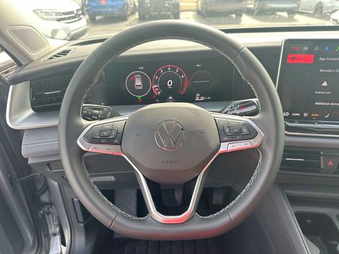 New 2025 Volkswagen Tiguan SE image 39