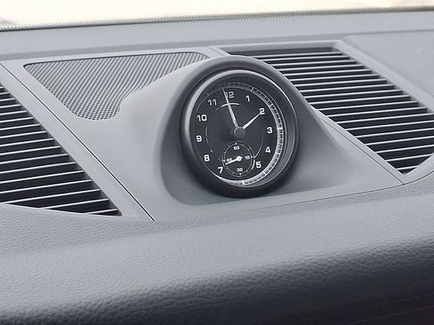 Used 2025 Porsche Macan image 23