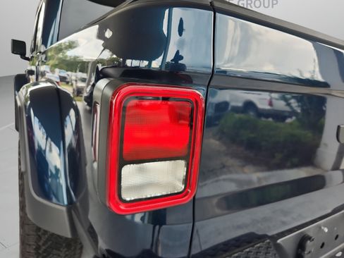 Used 2025 Jeep Gladiator Sport AWD/4WD image 30
