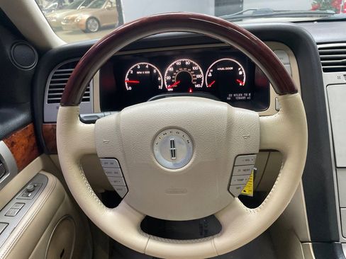 Used 2006 Lincoln Navigator Ultimate image 20