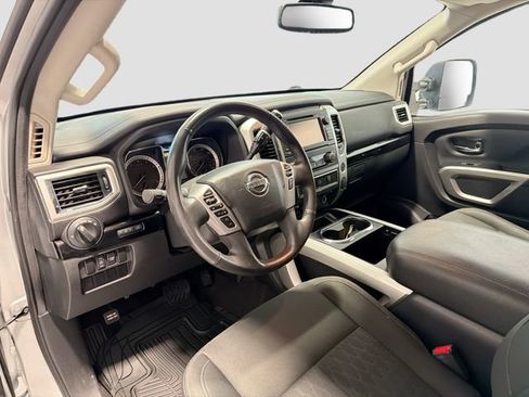 Used 2018 Nissan Titan SV w/ SV Convenience Package AWD/4WD image 8