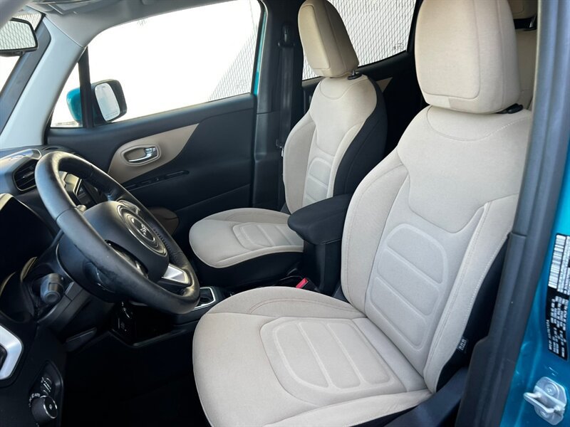 Used 2019 Jeep Renegade Latitude w/ Safety & Security Group II AWD/4WD image 14