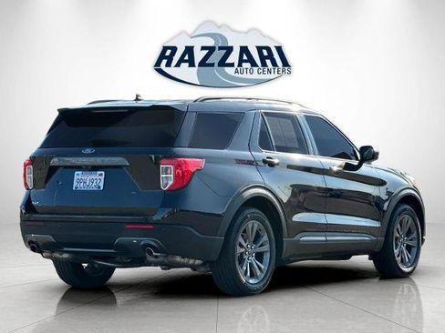 Certified 2024 Ford Explorer XLT w/ Equipment Group 202A RWD image 3