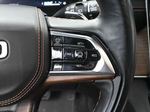 Used 2021 Jeep Grand Cherokee L Summit w/ Luxury Tech Group V AWD/4WD image 32