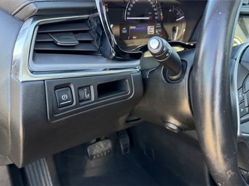 Used 2017 Cadillac XT5 Luxury image 33