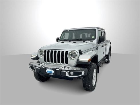 Used 2022 Jeep Gladiator Sport image 1