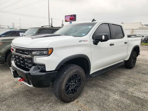 Used 2023 Chevrolet Silverado 1500 ZR2 w/ Technology Package AWD/4WD image 3