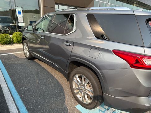 Used 2021 Chevrolet Traverse High Country AWD/4WD image 5