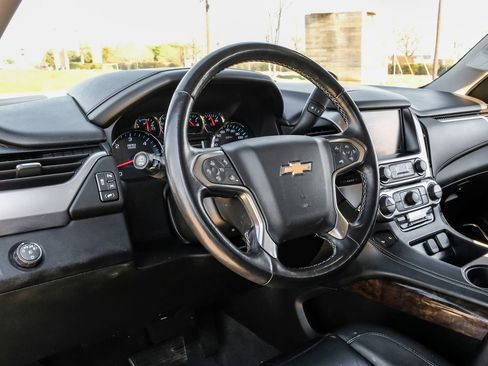 Used 2020 Chevrolet Suburban LT image 3