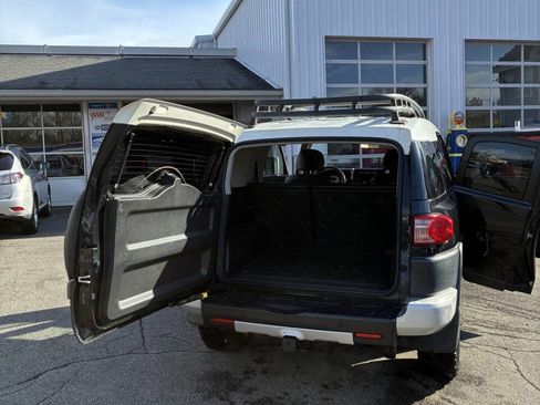 Used 2007 Toyota FJ Cruiser 4WD image 9