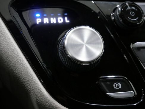 Used 2022 Chrysler Voyager LX image 21