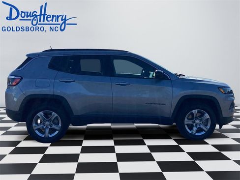 Used 2024 Jeep Compass Latitude image 6