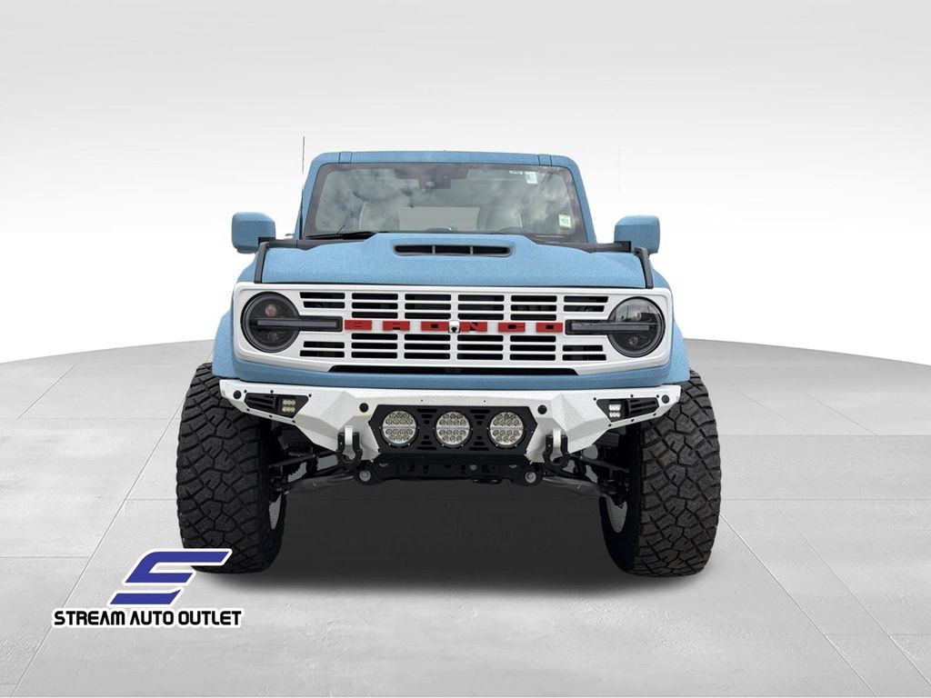 Used 2025 Ford Bronco 4-Door AWD/4WD image 2