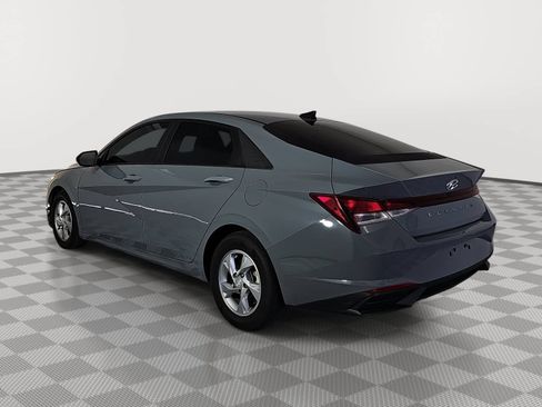 Used 2021 Hyundai Elantra SE FWD image 6