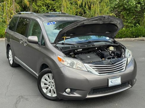 Used 2015 Toyota Sienna XLE w/ XLE Navigation Package AWD/4WD image 43