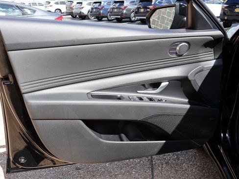 New 2025 Hyundai Elantra Limited image 21