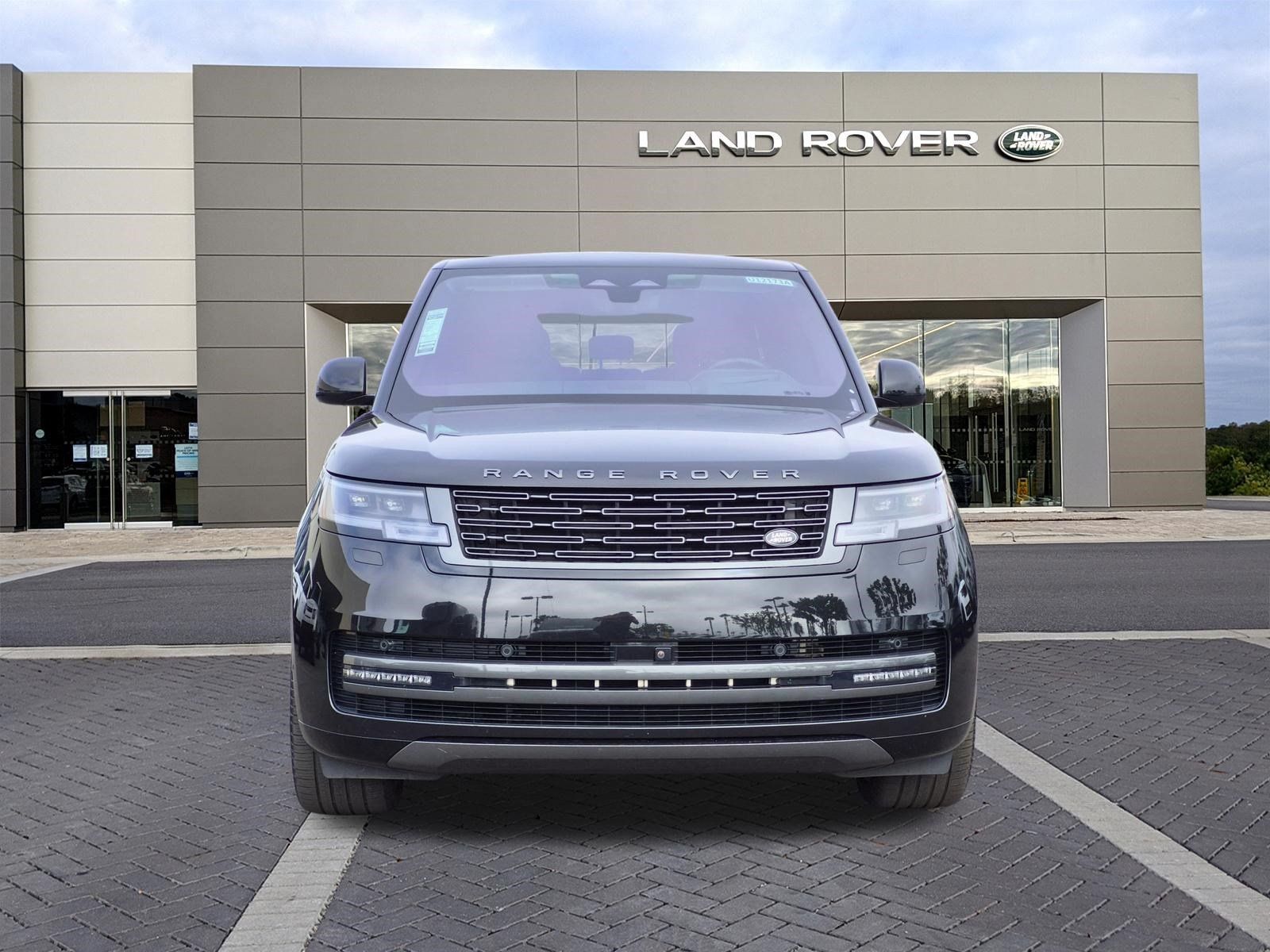 Used 2023 Land Rover Range Rover Long Wheelbase SE AWD/4WD image 2