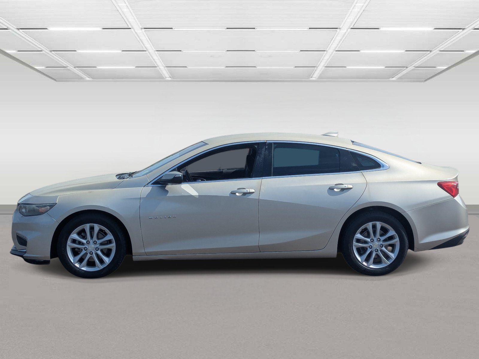 Used 2016 Chevrolet Malibu LT FWD image 2
