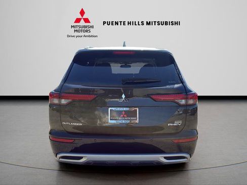 Used 2024 Mitsubishi Outlander 4WD Plug-In Hybrid image 6