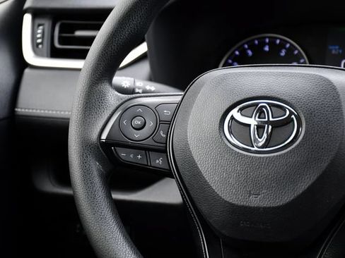 Used 2019 Toyota RAV4 LE w/ Carpet Mat Package FWD image 22