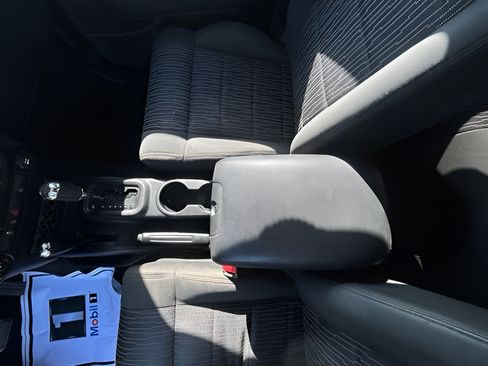 Used 2011 Jeep Wrangler Unlimited Sahara AWD/4WD image 15