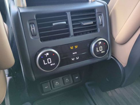 Used 2022 Land Rover Discovery S AWD/4WD image 22