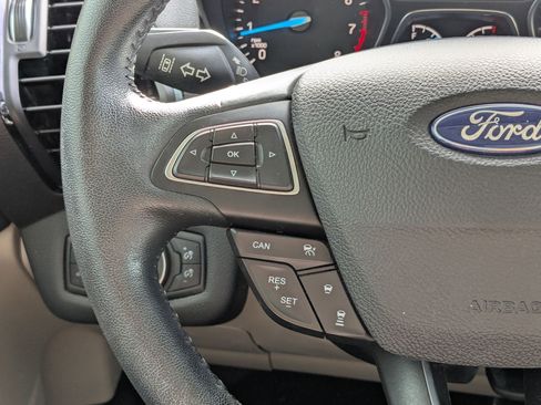 Used 2019 Ford Escape Titanium image 18