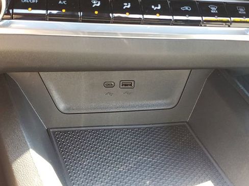 New 2026 Chevrolet Equinox RS w/ Convenience Package III AWD/4WD image 30