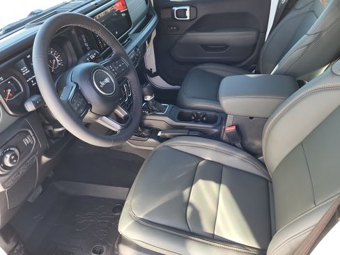 New 2025 Jeep Gladiator Mojave image 24