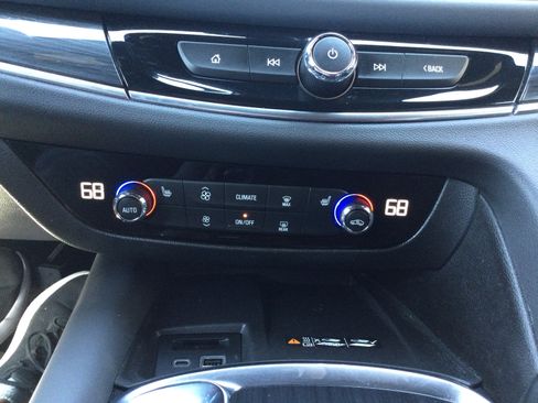 Used 2023 Buick Enclave Essence AWD/4WD image 14