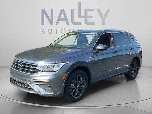 Used 2023 Volkswagen Tiguan SE w/ Panoramic Sunroof Package FWD image 1